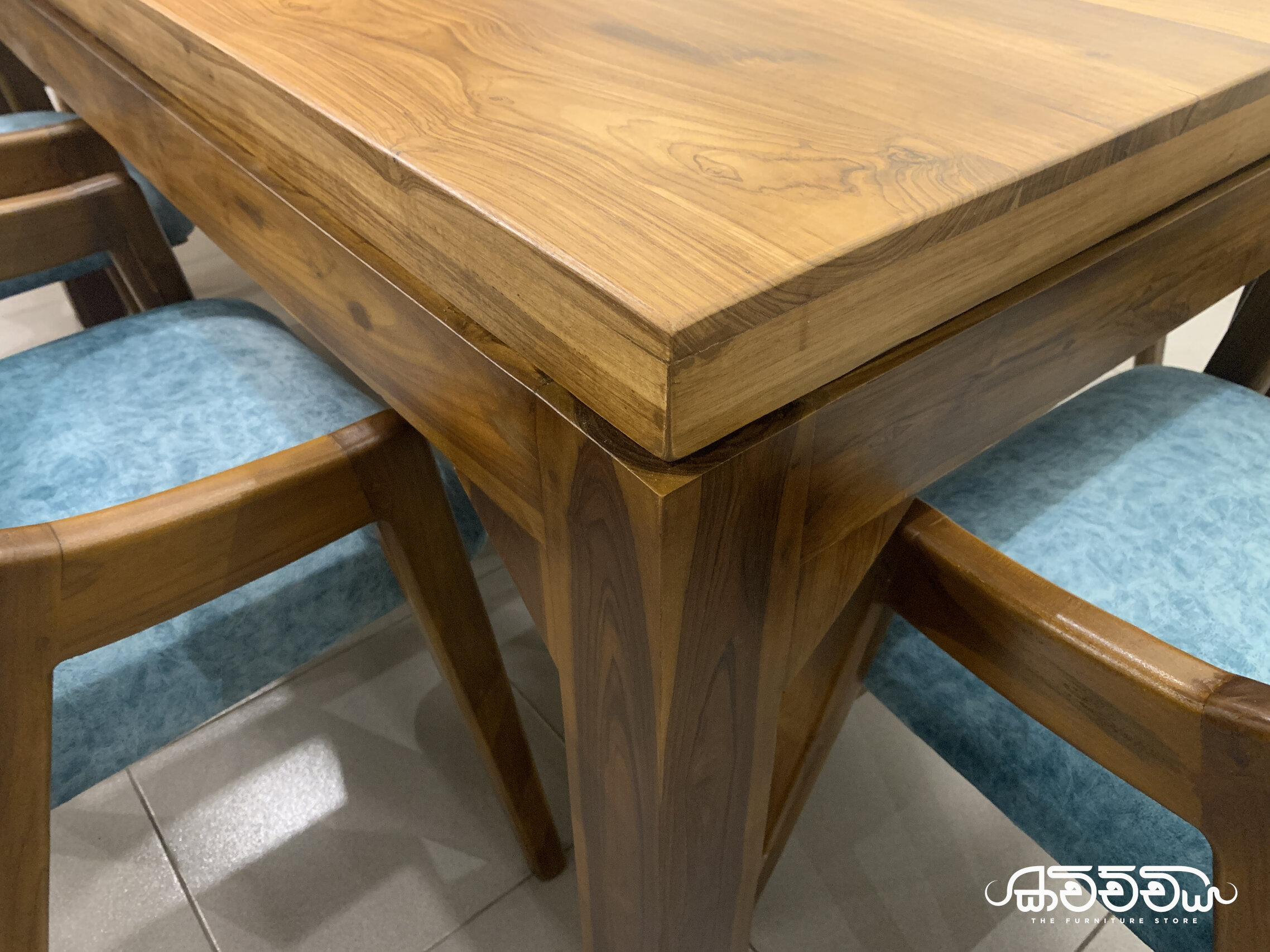 DT8 Dining table kavichchiya